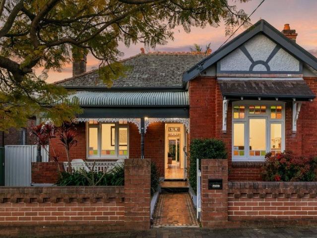 Family home of captivating charm on 518.5 sqm with north facing garden