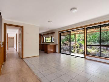 Family home on 1.5 acres approx