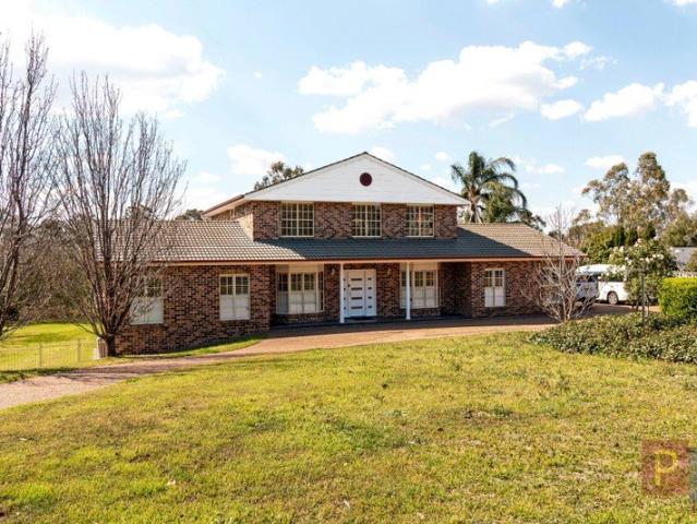 FAMILY HOME ON 3,099 SQUARE METRES!