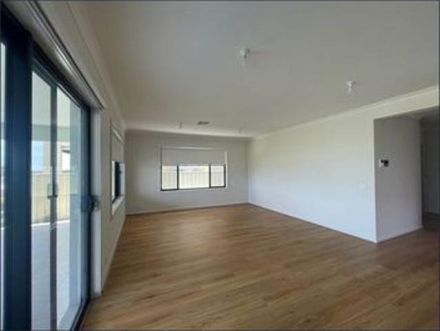 Family home on the waterfront of Hindmarsh Island!