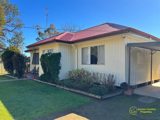 Family Home on a 1,012m² Corner Block with Outstanding Shedding