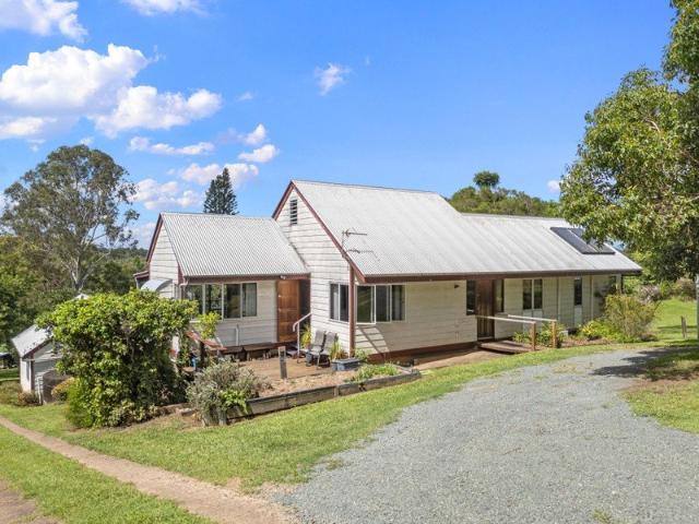 Family Home on Acreage, minutes to Gympie