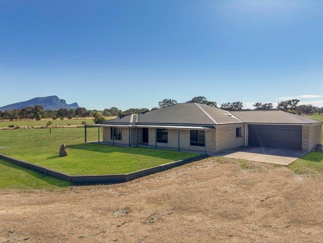 Family Home on Four Acres In Dunkeld