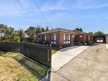 Family home on large block in Wendouree