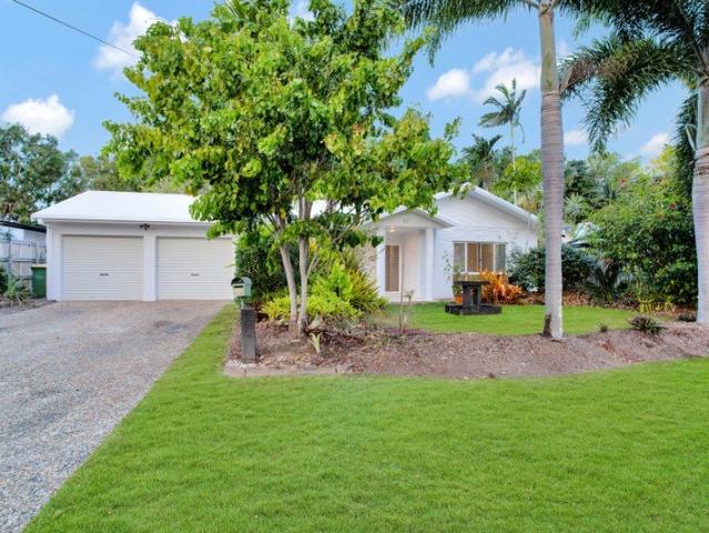 FAMILY HOME, ONE BLOCK BACK FROM THE BEACH!