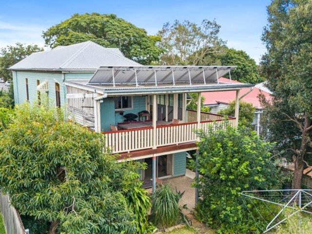 Family Home Opportunity Ready For Your Touches