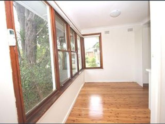 FAMILY HOME RESIDENCE FRESHLY PAINTED