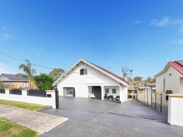 Family Home + Separate Residence on Approx. 864sqm Block
