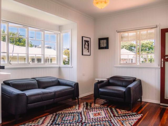 Family home, side access 200 metres to the water front. Water included. Weekly rent will increase to $970 from 26/02/2027 JULIE SYKES 0438 050 110