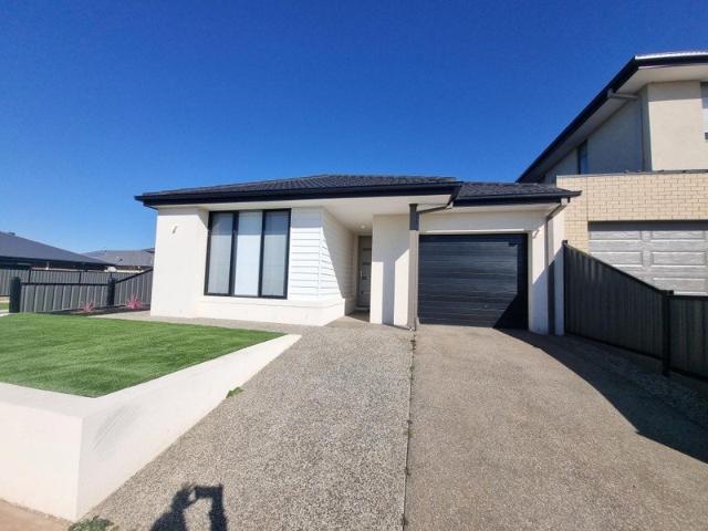Family home situated in Mt Atkinson Estate!