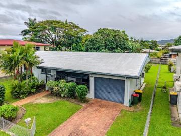 Family Haven on 809sqm in Innisfail Estate
