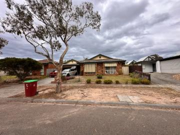 Family Living Made Easy in the Heart of Lynbrook!