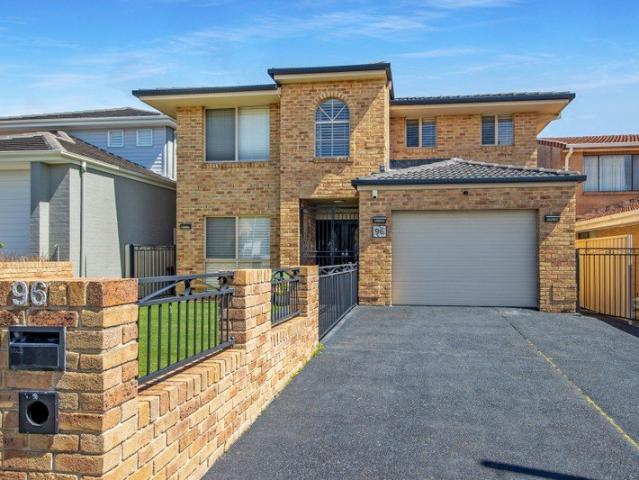 Family Living on a Grand Scale, just 650m from Merewether Beach