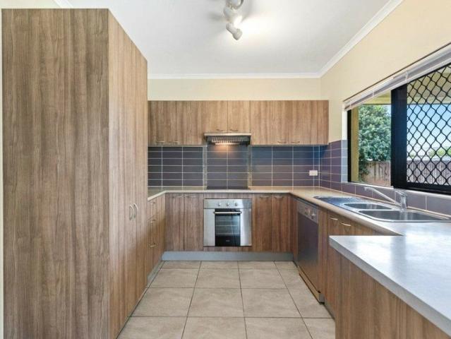 Family Living on a Spacious 700m² Block with Side Access