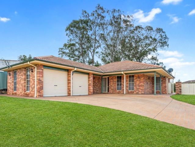 Family Living on Huge 984SQM Corner Block!