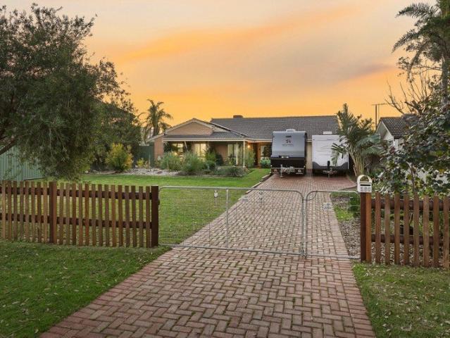 Family Living on Subdividable 1016sqm by the Ocean