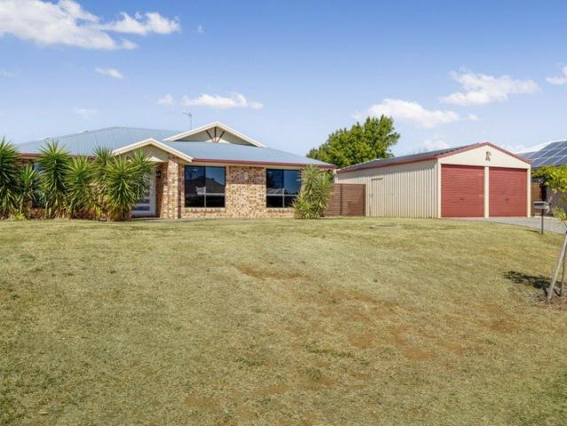 Family Living on 2,117sqm with Pool and Shed
