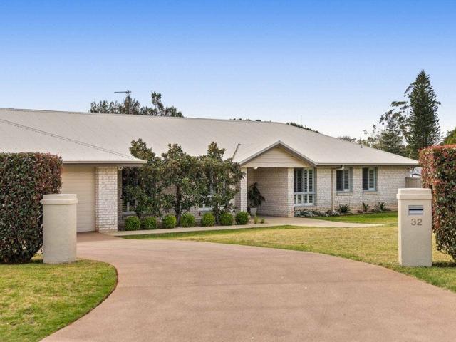 Family Living on 2,875m² of Peace, Privacy and Space