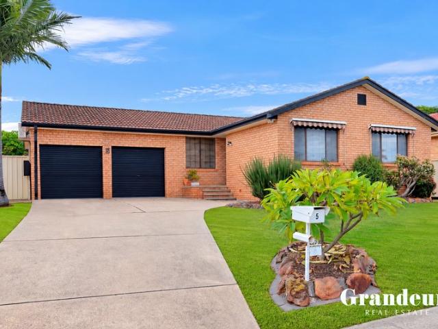 Family Living on 559sqm in Bossley Park
