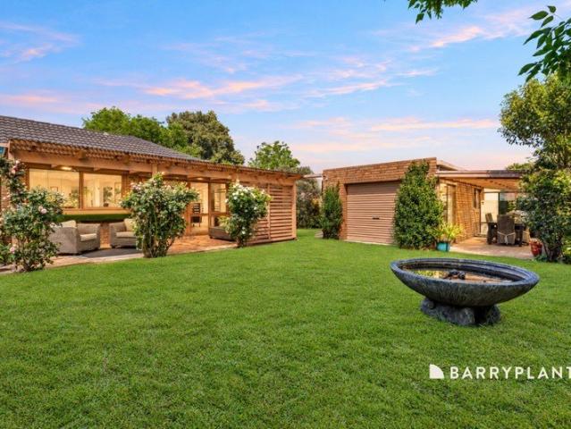 Family Living on 879m² Within Walking Distance to Sought After Schools!