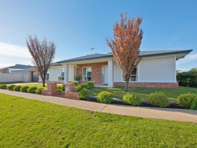 Family living opposite iconic Mildura parklands