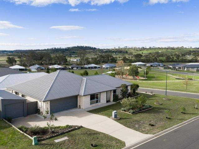 Family Living Opposite Kooringa Valley Park Offers Closing Monday 29th at 2.00pm