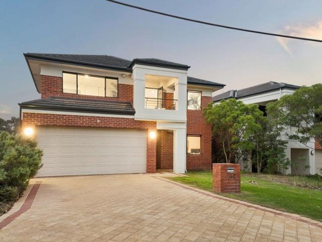 FAMILY LIVING OPPOSITE THE GOLF COURSE