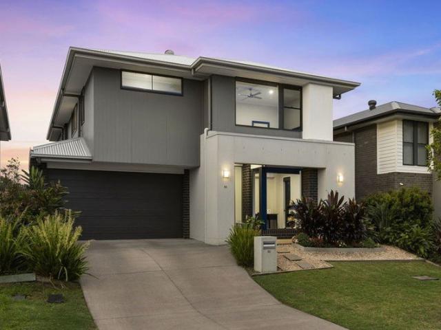 FAMILY LIVING AT ITS BEST MULTIPLE LIVING AREAS WESTFIELD, TRAIN & G:LINK CLOSE BY