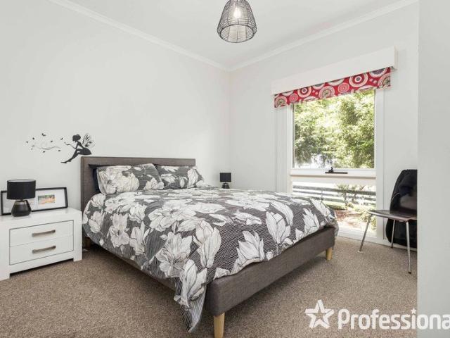 FAMILY LIVING AT ITS BEST 3/4 BEDS WITH DUAL LIVING CORNER POSITION WITH ACCESS & SHEDDING