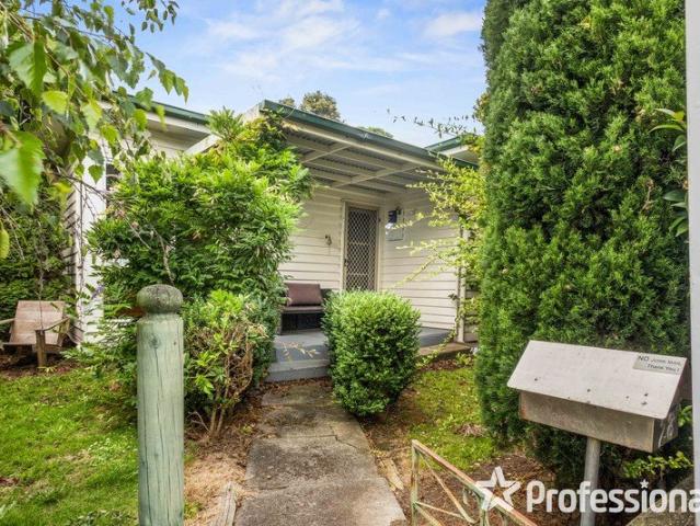 FAMILY LIVING AT ITS BEST 3/4 BEDS WITH DUAL LIVING CORNER POSITION WITH ACCESS & SHEDDING