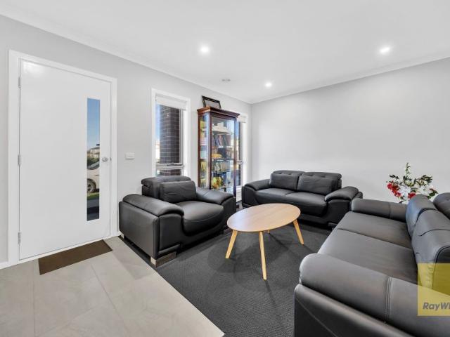 FAMILY LIVING AT ITS BEST 5 BEDROOMS, STUDY & SOLAR!