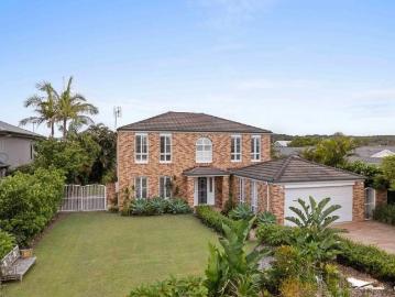 Family Living by the Beach Spacious 4 Bedroom Home in Sought After Caves Beach