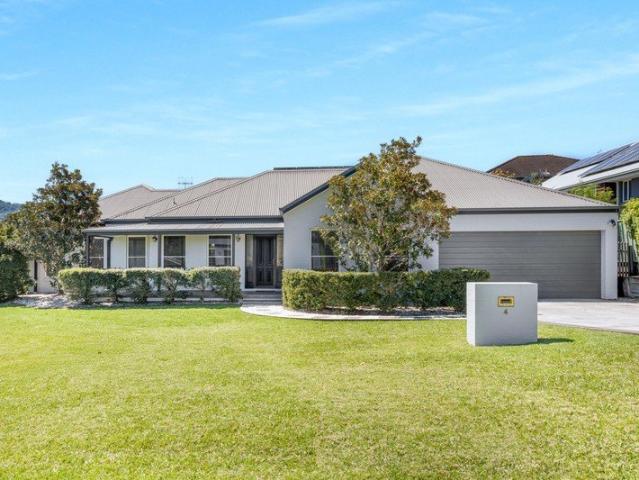 Family Living Beneath Cambewarra Mountain