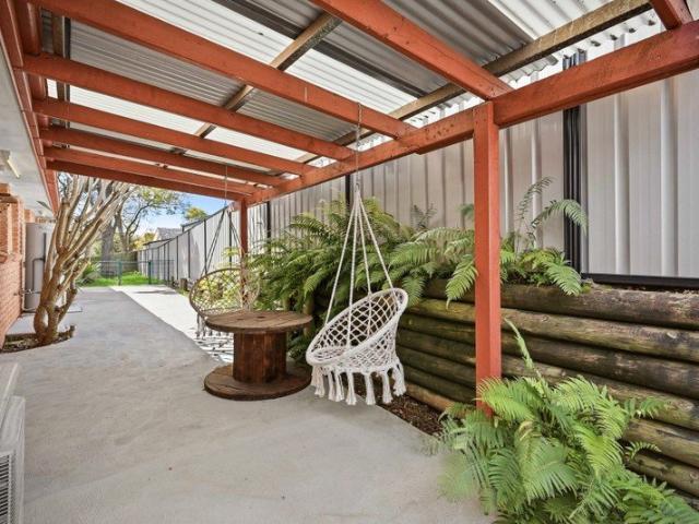 Family Living, Entertaining & Exceptional Vehicle Accommodation