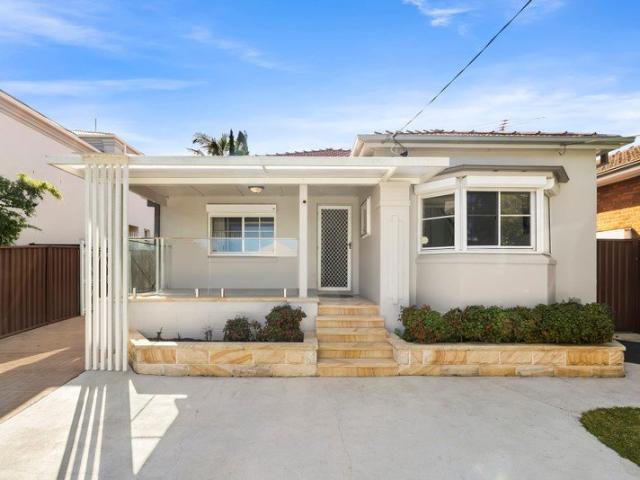 Family Living & Entertaining in a Prime North to Rear Location
