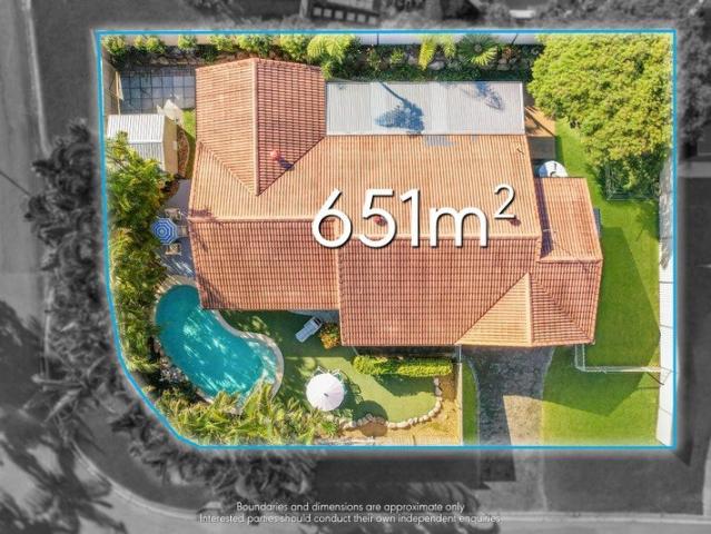 Family Living, Entertaining & Lifestyle Convenience in the Heart of Arundel