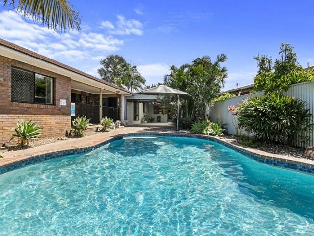 FAMILY LIVING, ENTERTAINING & RELAXED QUEENSLAND LIFESTYLE!