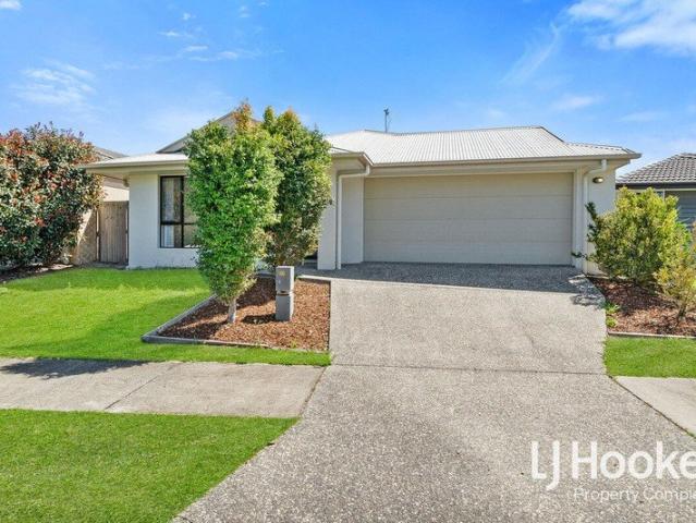 FAMILY LIVING GREAT SIZE BACK YARD WALKING DISTANCE TO SCHOOLS