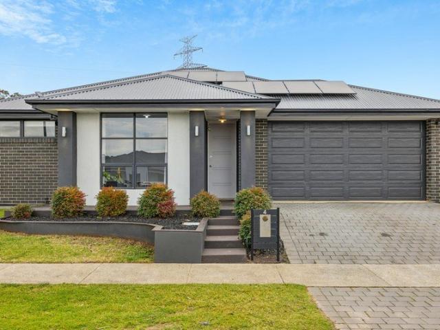 Family Living in Metro Homes Magic