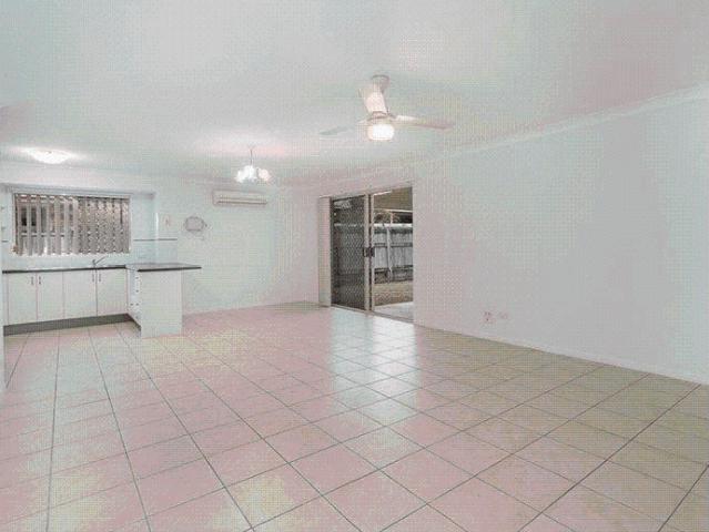 Family Living in a Convenient Calamvale Location