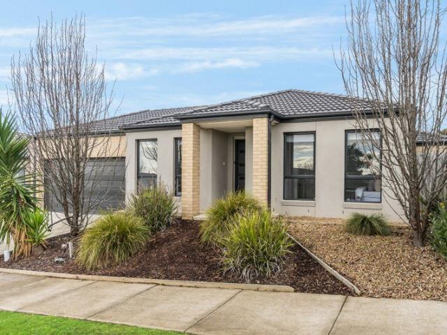 Family Living in a Convenient Curlewis Location