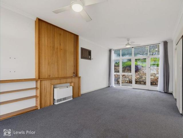 Family Living in a Convenient Hills Fringe Location