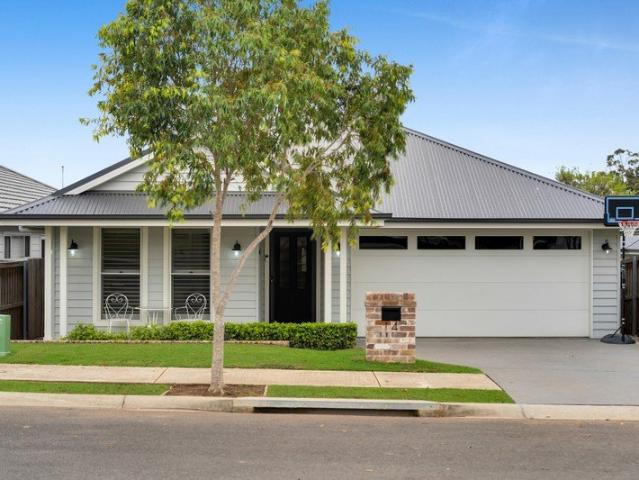 Family living in a great Oakdale location