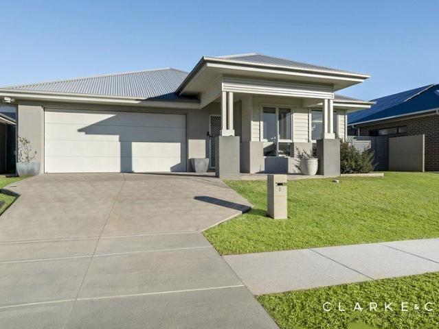 FAMILY LIVING IN A SOUGHT AFTER LOCATION!
