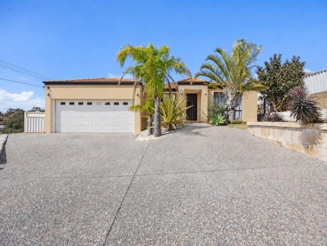 Family Living in a Peaceful Australind Location
