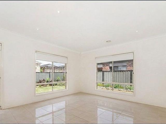 Family Living in a Prime Craigieburn Location !