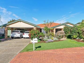 Family Living in a Prime Golf Course Precinct