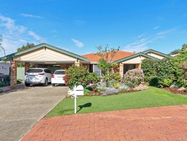 Family Living in a Prime Golf Course Precinct