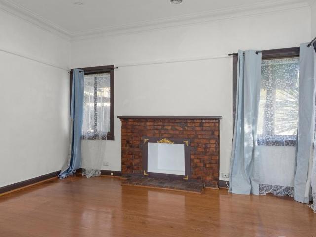 Family Living in a Prime Oakleigh South Location
