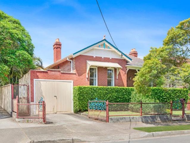 Family Living in a Prime Location of Russell Lea